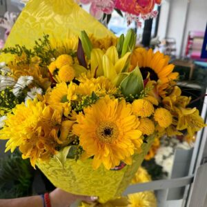 Ramo primaveral en tonos amarillos