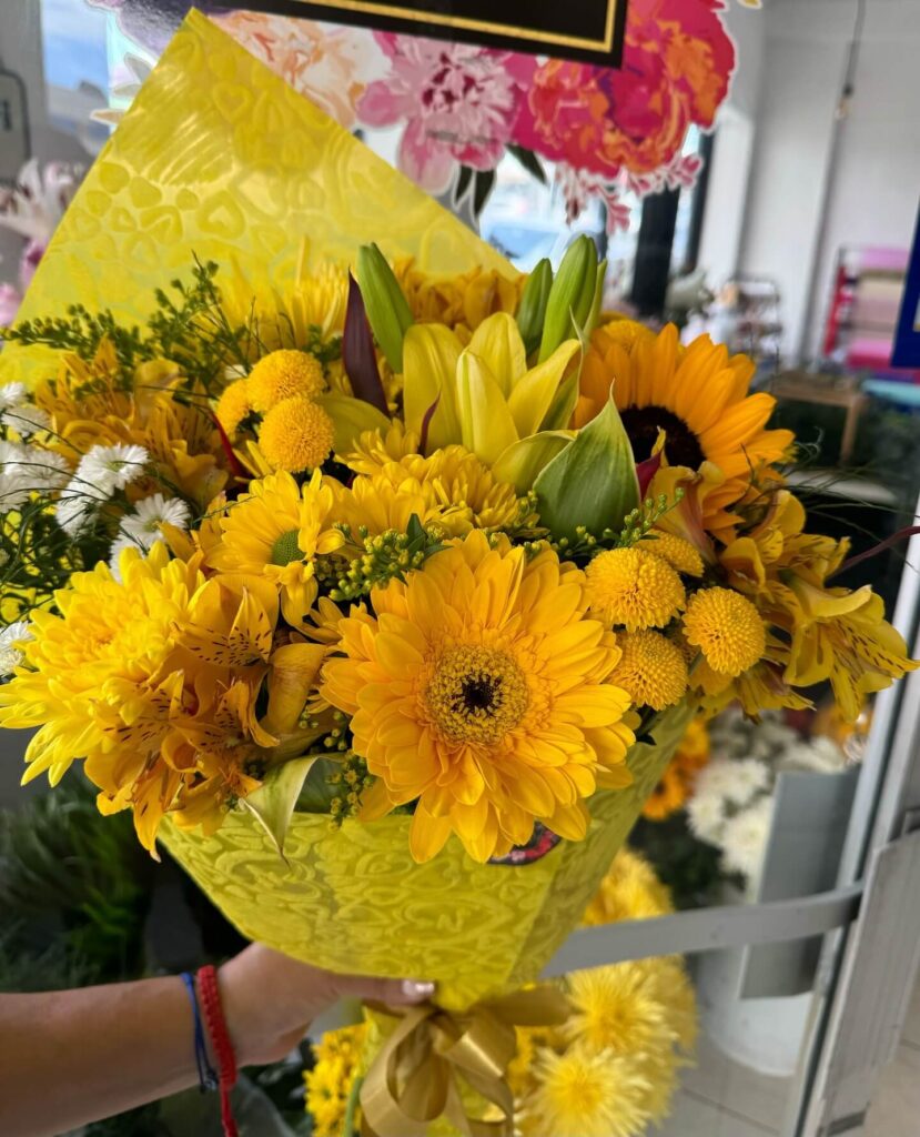 Ramo primaveral en tonos amarillos